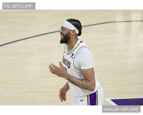 浓眉领衔四人交易正式达成独行侠三方交易获得米德尔顿等球员